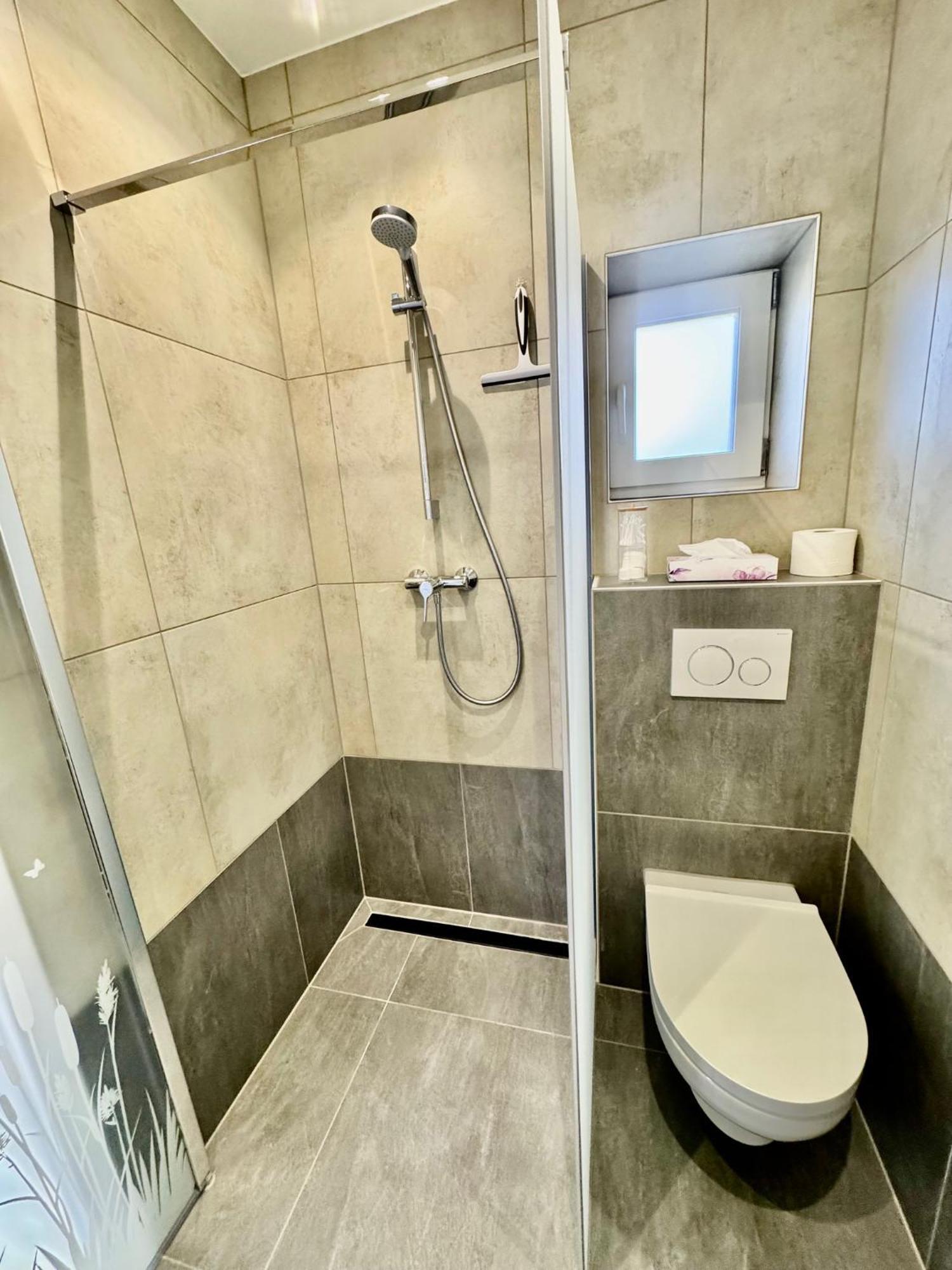 Gaestezimmer Beate Und Ferienwohnung Rheda Wiedenbrueck Екстериор снимка